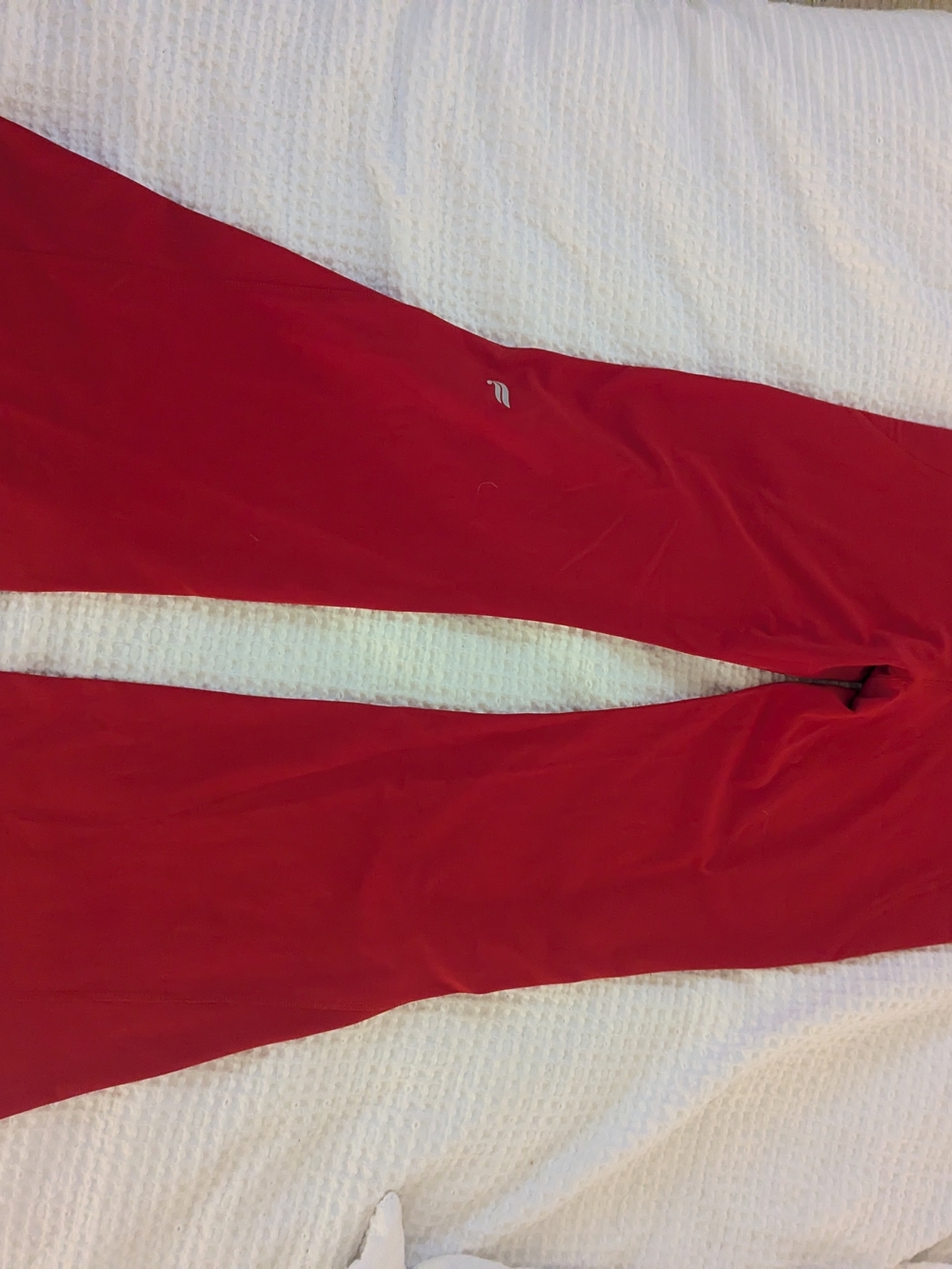 NWT Fabletics Pureluxe Red High-Rise Flare Leggings with V-Waist - Short Length - Picture 4 of 6